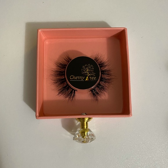 Handmade Lashes - Picture 2 of 2